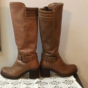 Manas boots size 6